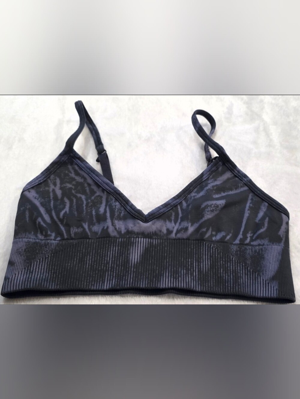 Lululemon Radiant Motion Bra Size 4 Black Grey